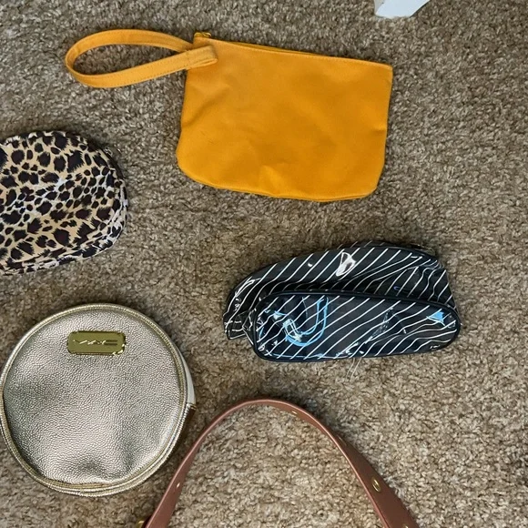 Vince Camuto Brown Leather Crossbody Bag Gold Hardware Adjustable Strap Mini - Picture 4 of 12